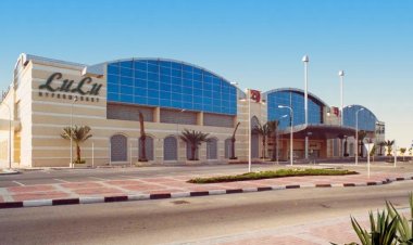 LuLu Hypermarket Glows Blue for World Autism Awareness Day 2025