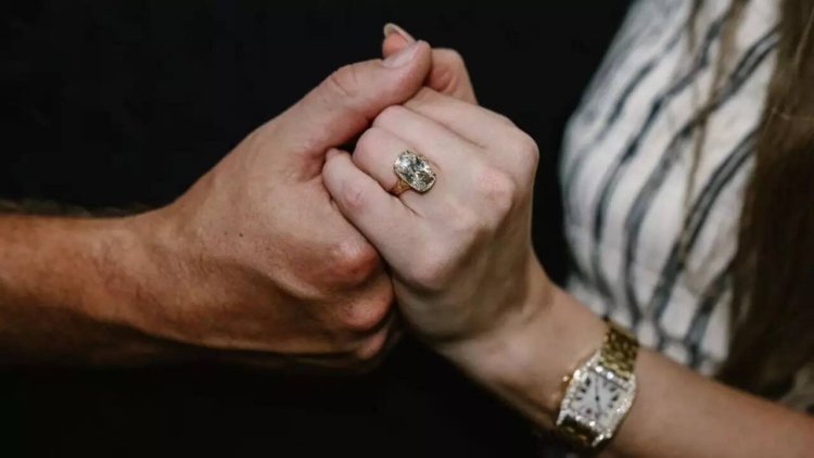 Vintage Sparkles and Real-Estate Empires: Taylor Swift and Travis Kelce’s Engagement Story