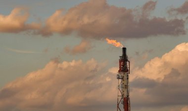 IEA Forecasts Major Oil Glut in 2026 as Supply Outpaces Demand