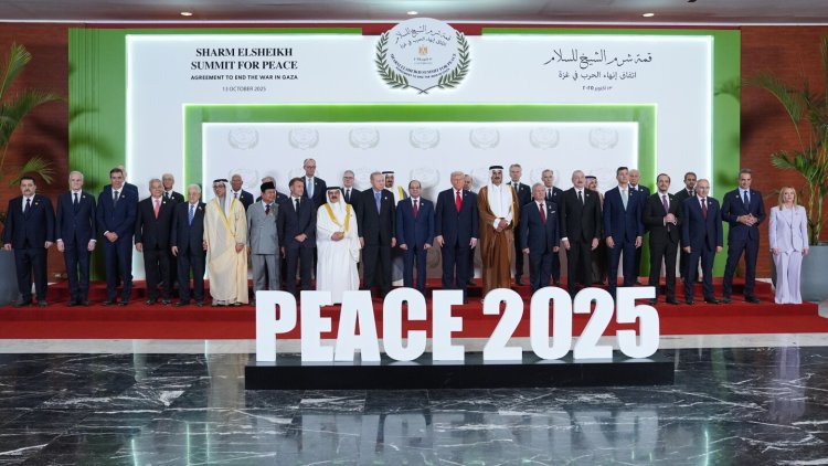 King Hamad Attends Sharm el Sheikh Summit for Peace to Mark Gaza Ceasefire