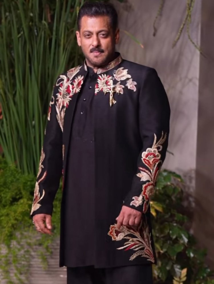 Salman Khan Walks the Ramp for Vikram Phadnis’ 35-Year Celebration in Fashion Industry