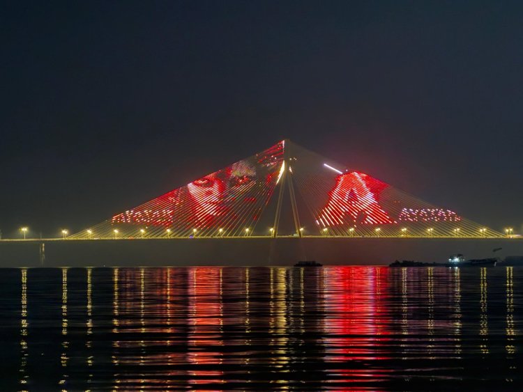 Bandra-Worli Sea Link Glows Blue for Avatar: Fire and Ash, Not Bioluminescence