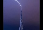 Lightning Strikes Burj Khalifa as Heavy Rain Sweeps Parts of Dubai