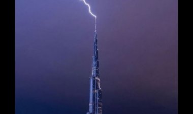 Lightning Strikes Burj Khalifa as Heavy Rain Sweeps Parts of Dubai