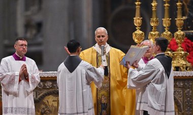 In First Christmas Message, Pope Leo Calls Attention to Gaza Humanitarian Crisis