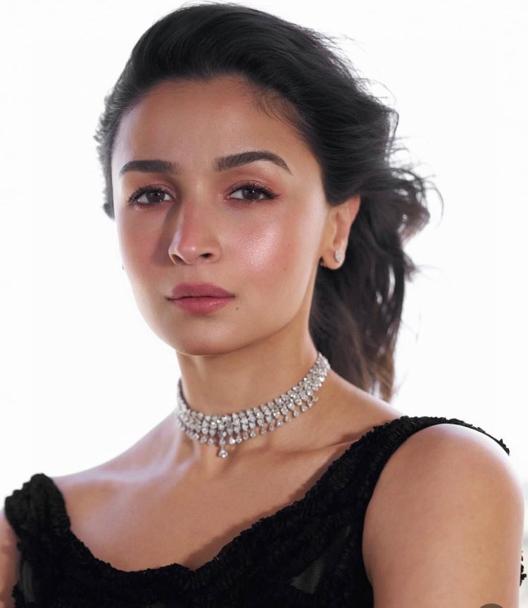 Alia Bhatt Shines in Jeddah as She Accepts the Horizon Award at Golden Globes Gala