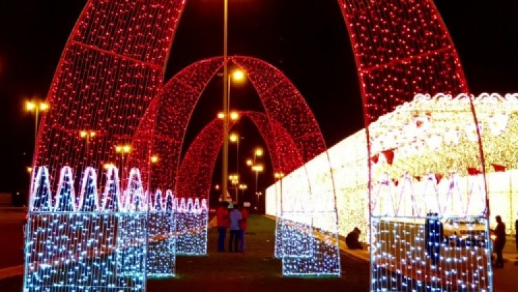 Bahrain’s Streets and Landmarks Adorned for National Day Celebrations