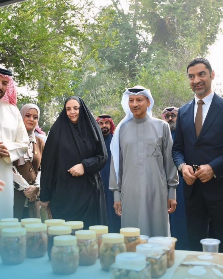 Minister Wael Al Mubarak reviews Bahraini Farmers Market at Budaiya Botanical Garden