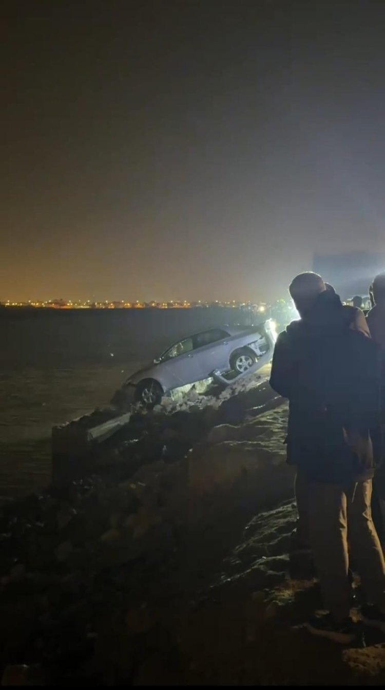 Driver rescued after car plunges into water in Bahrain’s Hidd area