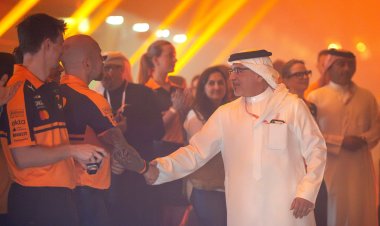 ‘Papaya era’ lights up Bahrain as McLaren unveils MCL40 with HRH Prince Salman