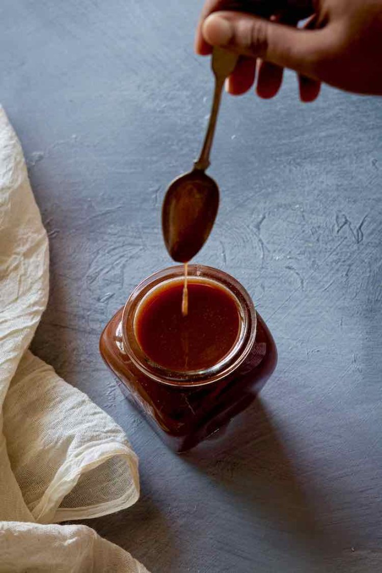 Madbasa: The UAE’s Traditional Method of Crafting Date Syrup (Dibs)