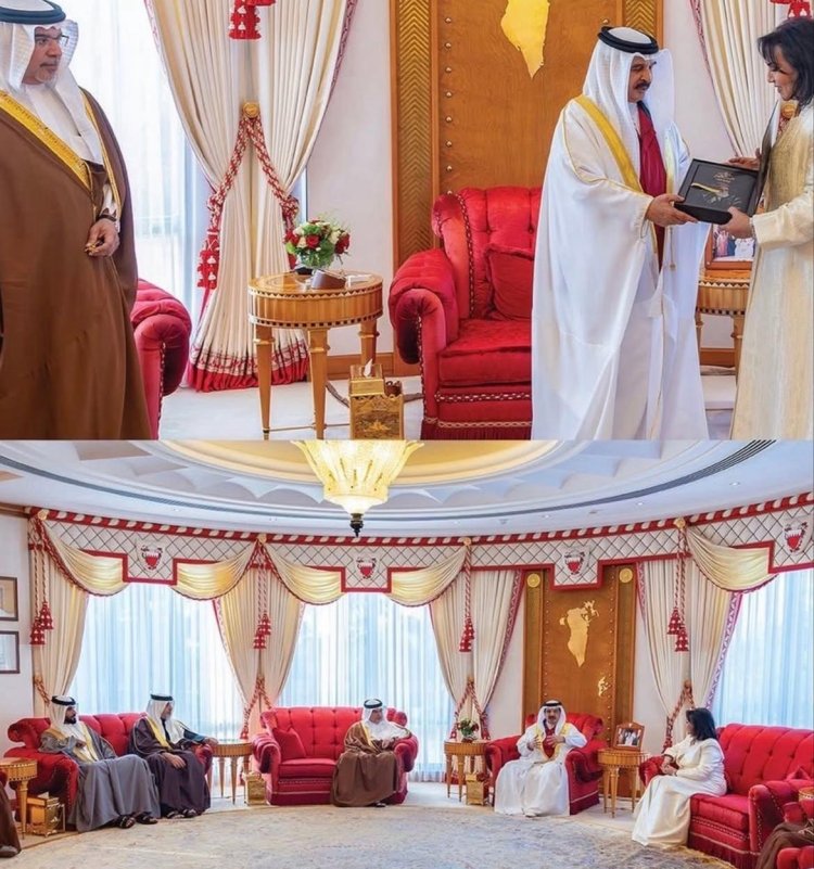 HM King Hamad Receives First Copy of “Isa the Great – Founder of the Modern State”
