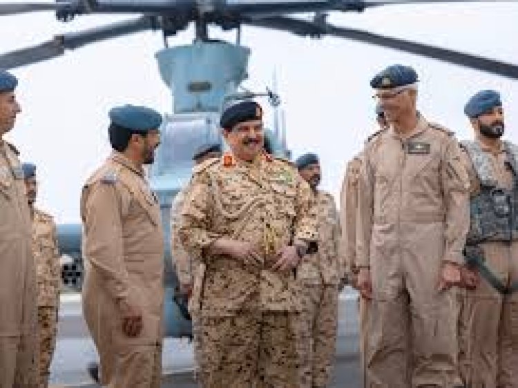 King Hamad visits Royal Bahraini Air Force, praises role in safeguarding national security