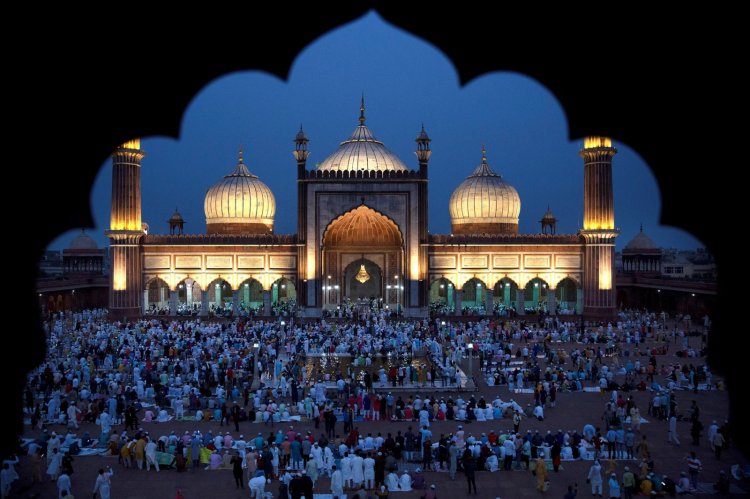 Bahrain sets Eid Al-Fitr prayer time at 6:00 AM, main grounds not to be used